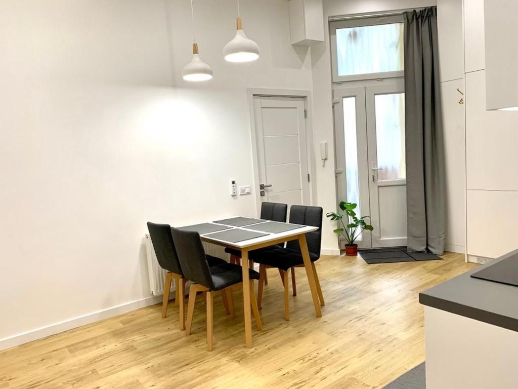 Colton Budapest Paulay Apartments Exteriör bild