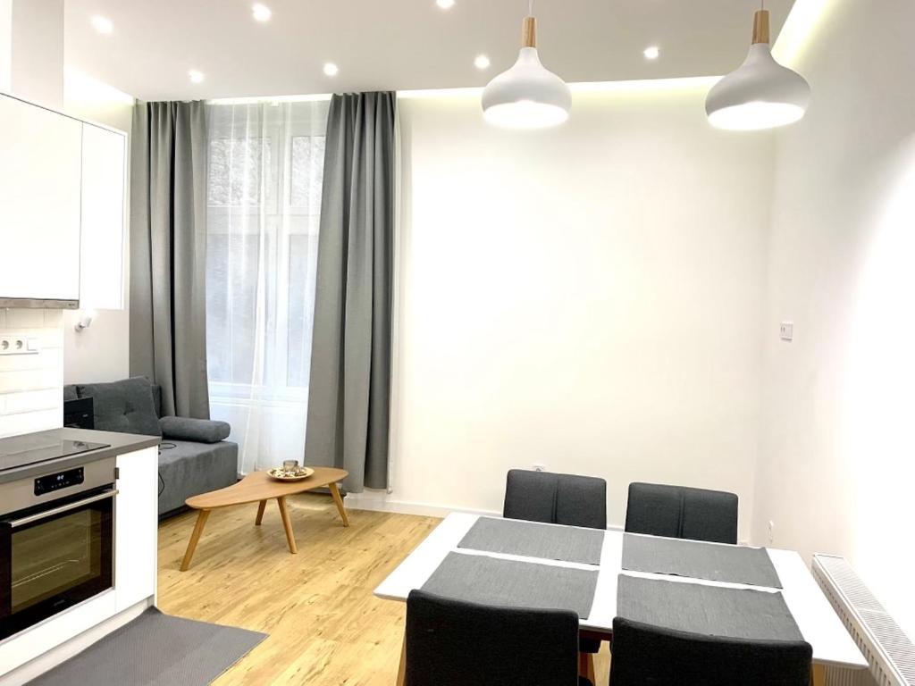 Colton Budapest Paulay Apartments Exteriör bild