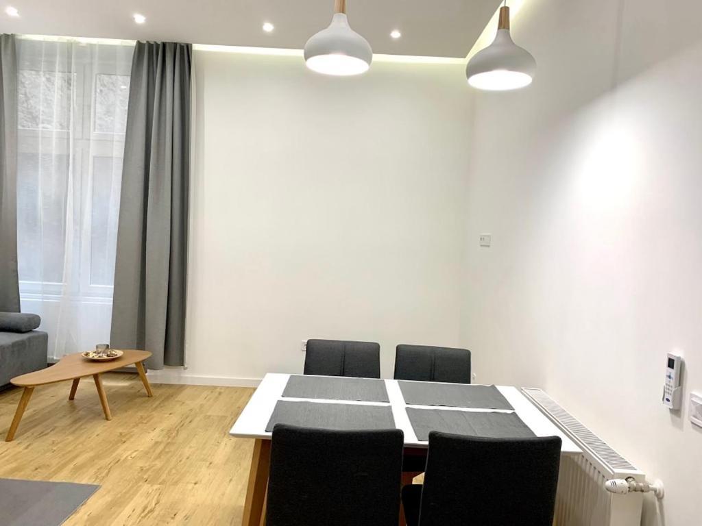 Colton Budapest Paulay Apartments Exteriör bild
