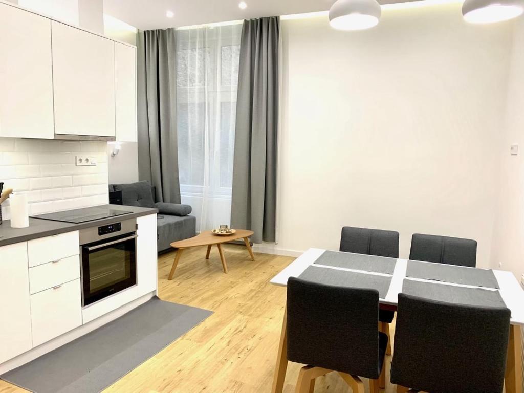 Colton Budapest Paulay Apartments Exteriör bild